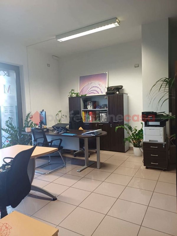 locale commerciale in affitto a Spoleto