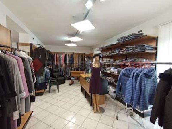 locale commerciale in affitto a Spoleto