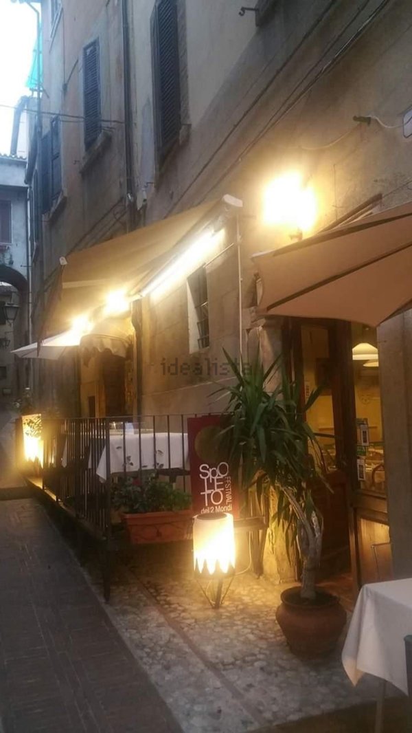 locale commerciale in affitto a Spoleto
