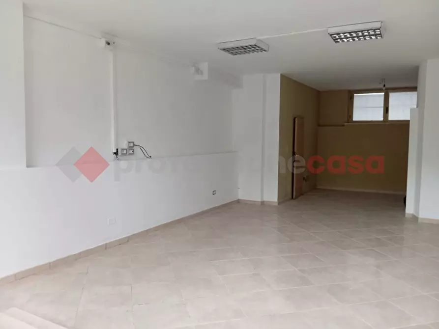 locale commerciale in affitto a Spoleto