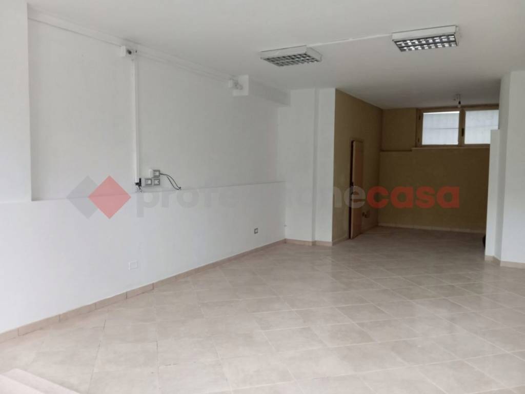 negozio in affitto a Spoleto
