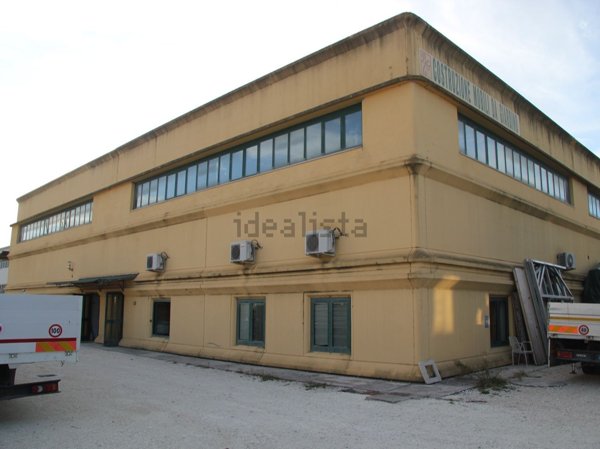 capannone in affitto a Spoleto in zona Santo Chiodo