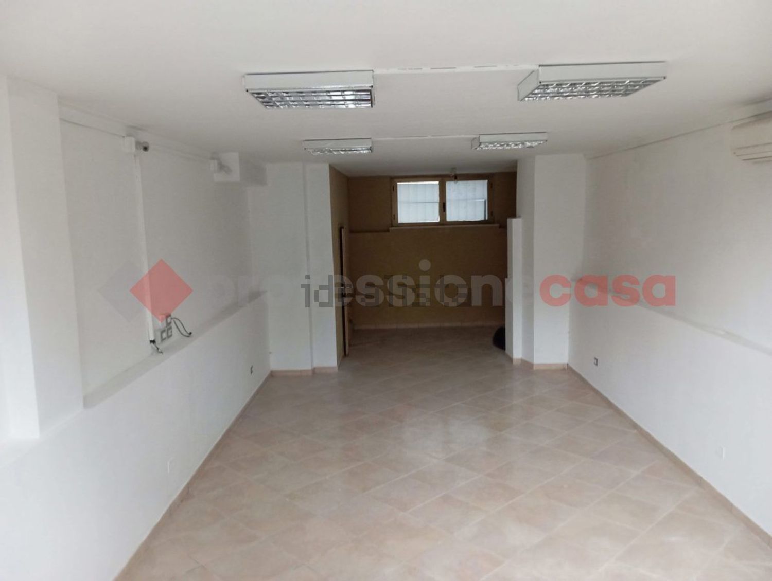 locale commerciale in affitto a Spoleto