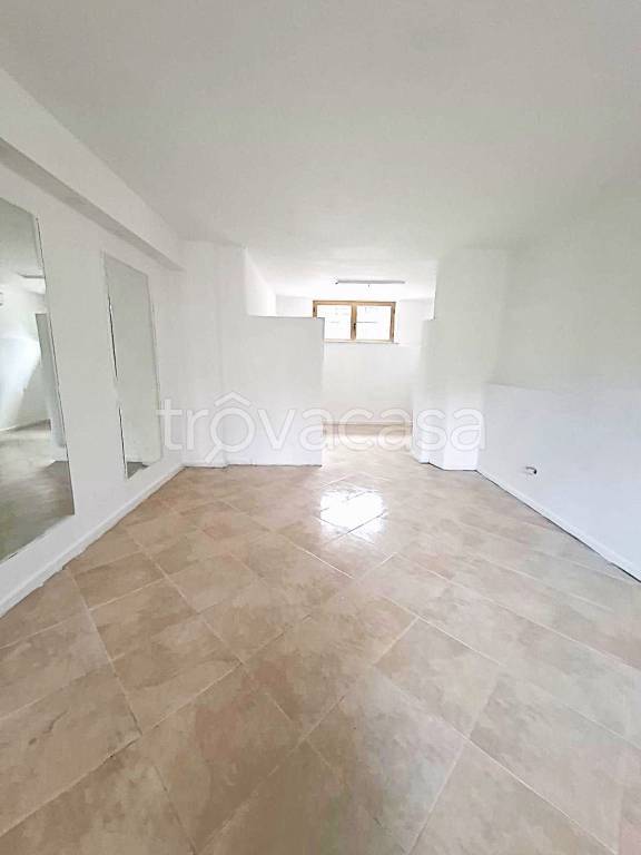 negozio in affitto a Spoleto