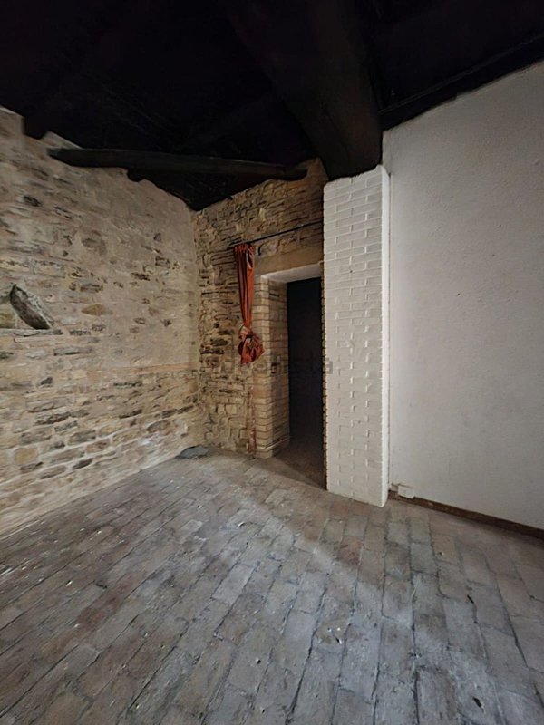 locale commerciale in affitto a Spoleto