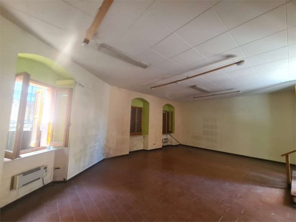 locale commerciale in affitto a Spoleto
