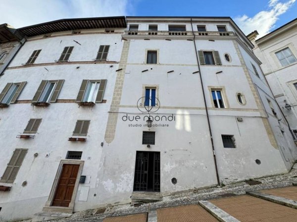 negozio in affitto a Spoleto