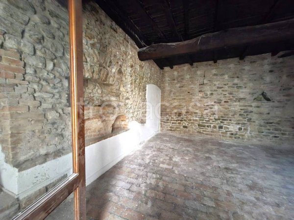 locale commerciale in affitto a Spoleto