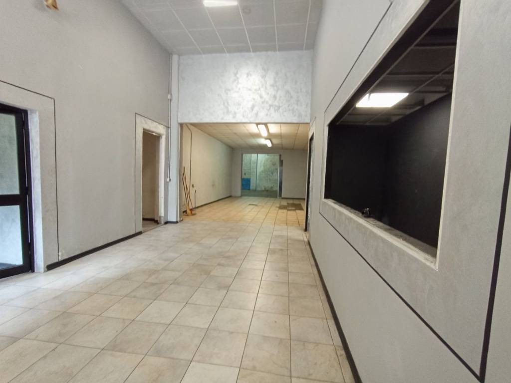 locale commerciale in affitto a Spoleto