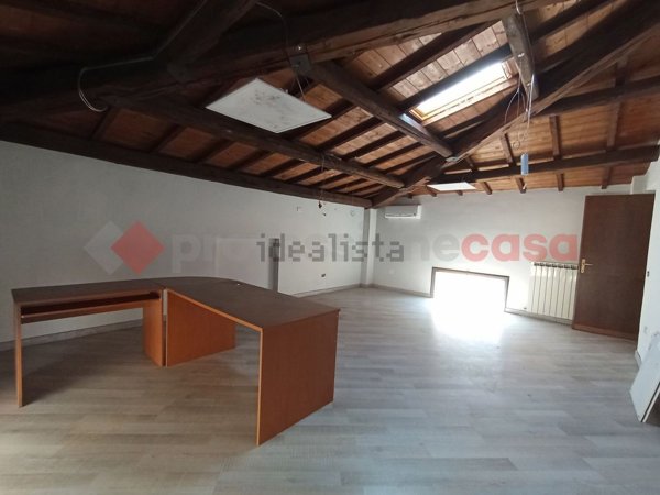 locale commerciale in affitto a Spoleto