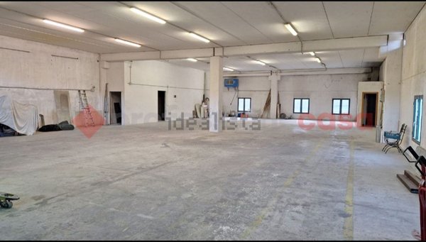 capannone in affitto a Spoleto