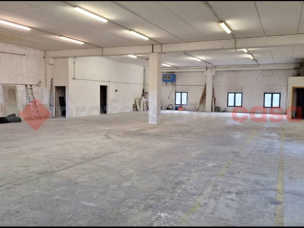 locale commerciale in affitto a Spoleto