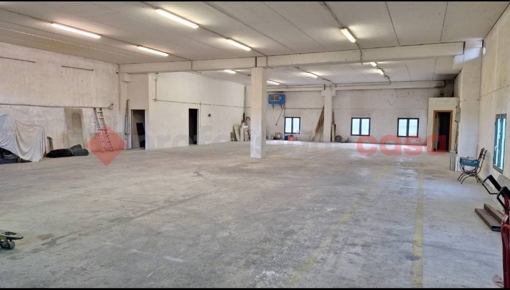 locale commerciale in affitto a Spoleto