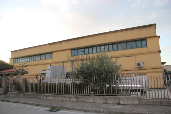 capannone in affitto a Spoleto