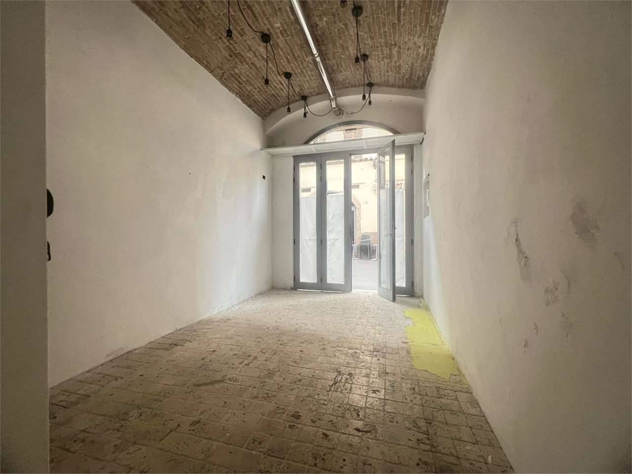locale commerciale in affitto a Spoleto