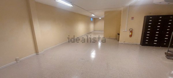 locale commerciale in affitto a Spoleto