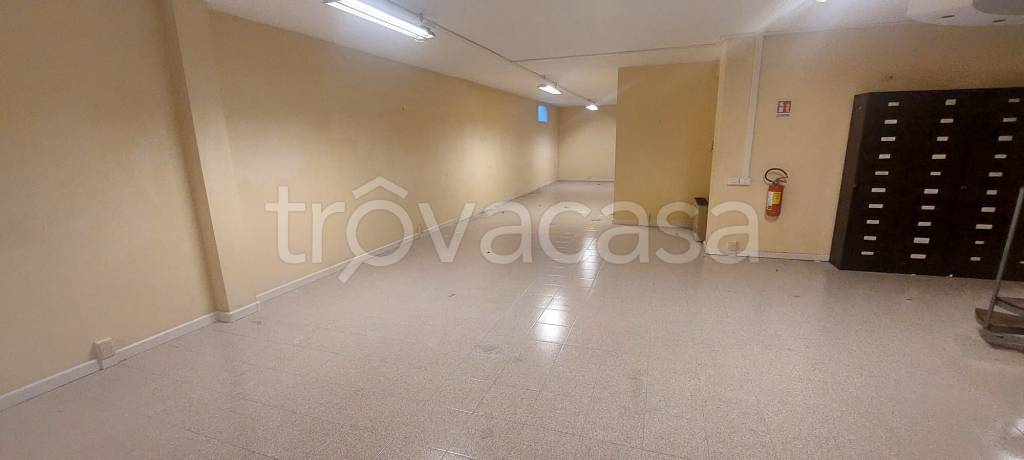 locale commerciale in affitto a Spoleto