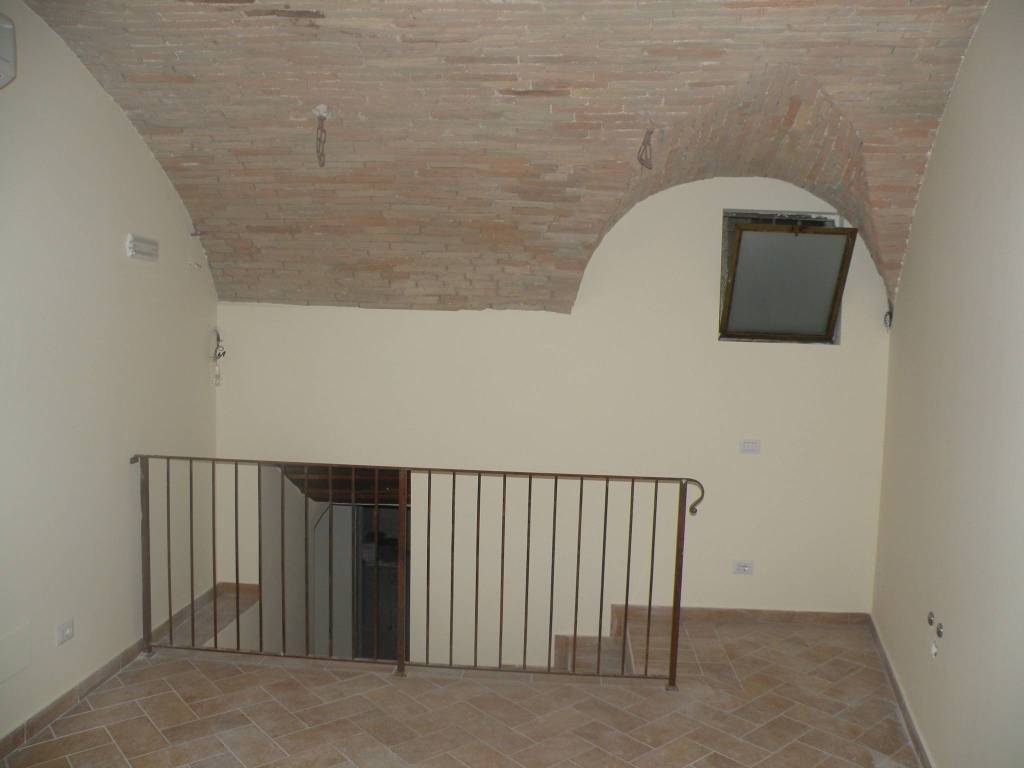 negozio in affitto a Spoleto