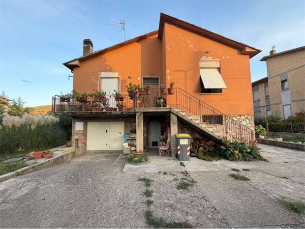casa indipendente in affitto a Spoleto in zona Baiano