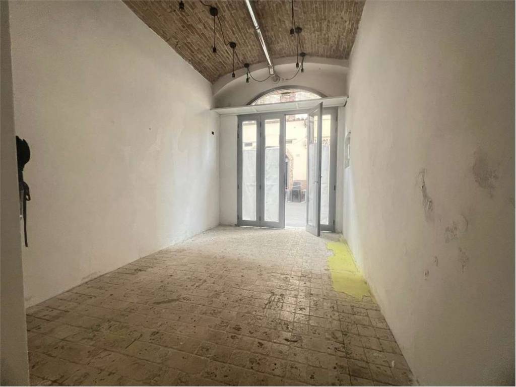 locale commerciale in affitto a Spoleto