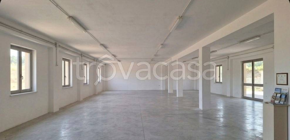 locale commerciale in affitto a Spoleto