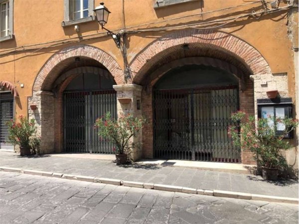 negozio in affitto a Todi
