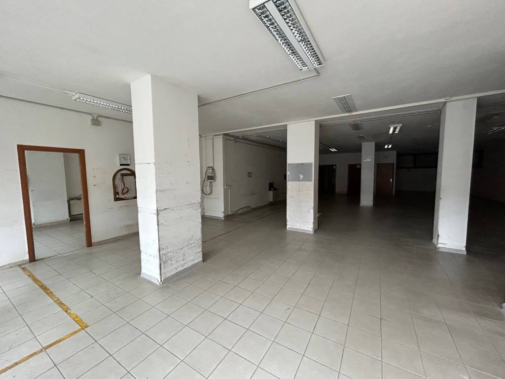 negozio in affitto a Todi