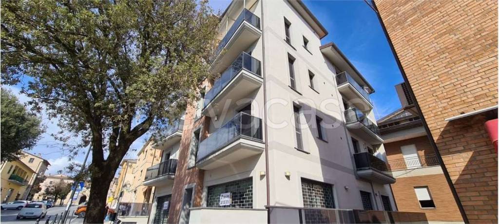 negozio in affitto a Todi
