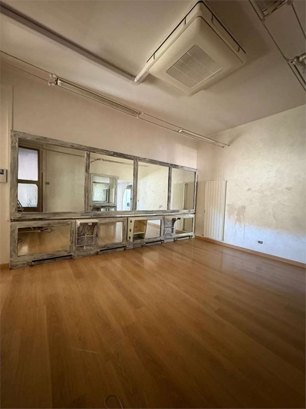 negozio in affitto a Todi in zona Ponterio