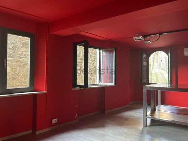 locale commerciale in affitto a Todi