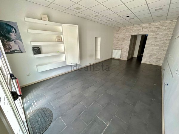 locale commerciale in affitto a Todi