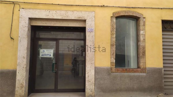 locale commerciale in affitto a Todi