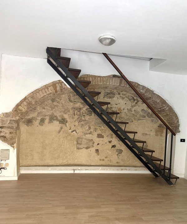 locale commerciale in affitto a Todi