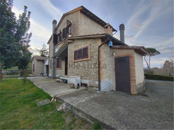 casa indipendente in affitto a Todi