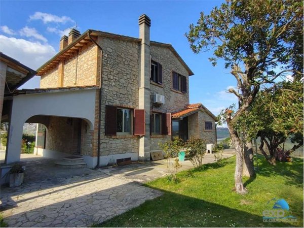 casa indipendente in affitto a Todi