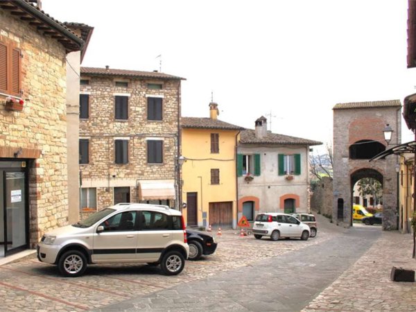 negozio in affitto a Todi