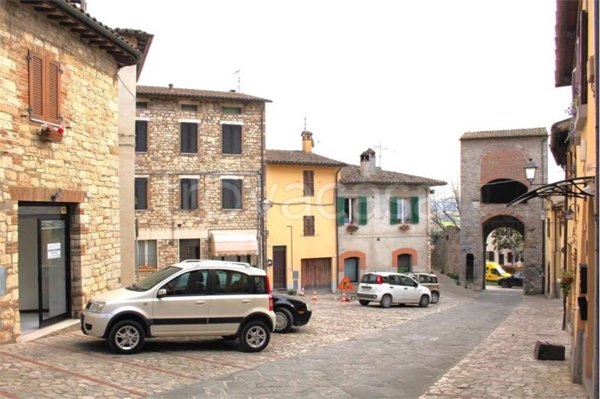 negozio in affitto a Todi
