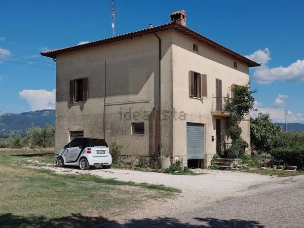 casa indipendente in affitto a Todi