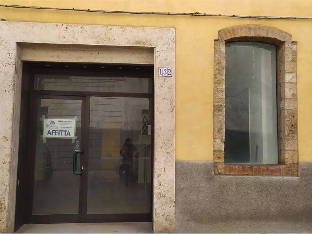 locale commerciale in affitto a Todi