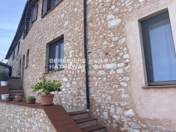 appartamento in affitto a Trevi