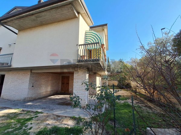 appartamento in affitto a Trevi