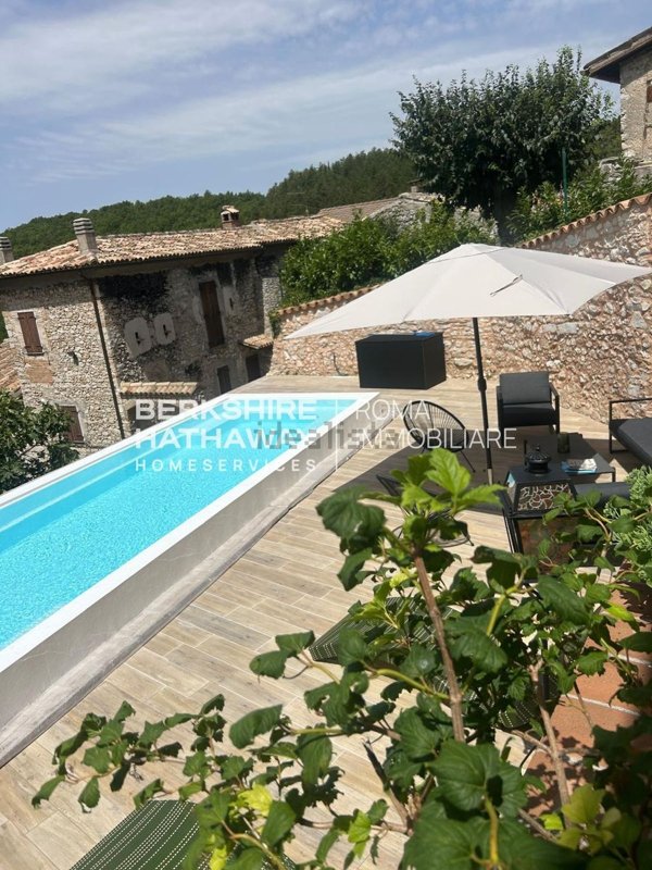 appartamento in affitto a Trevi