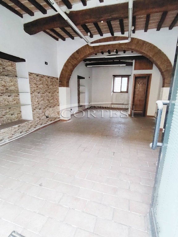 locale commerciale in affitto ad Umbertide