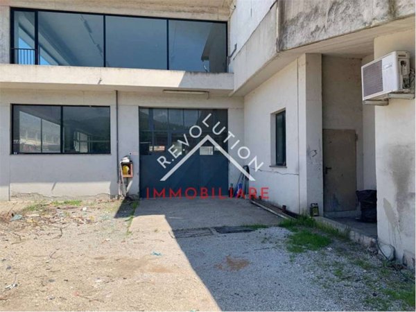 locale commerciale in affitto ad Umbertide