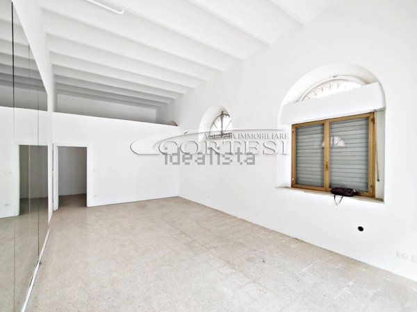 locale commerciale in affitto ad Umbertide