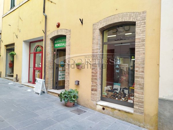 locale commerciale in affitto ad Umbertide