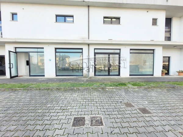 locale commerciale in affitto ad Umbertide
