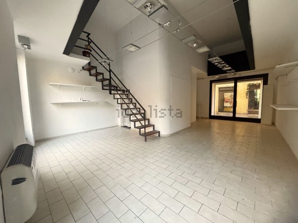 locale commerciale in affitto ad Umbertide