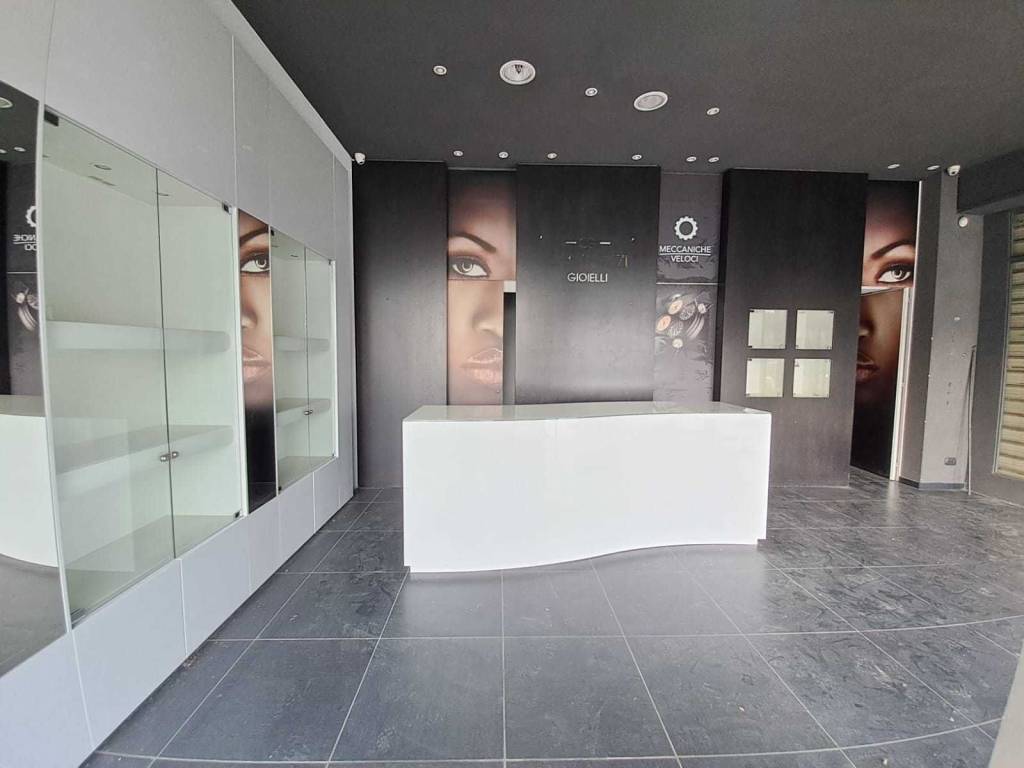 negozio in affitto ad Amelia