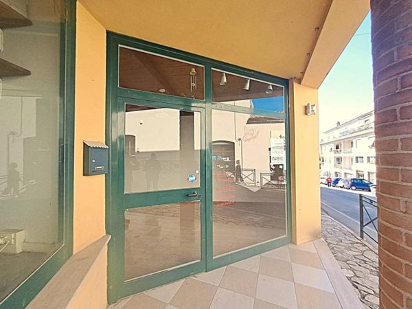 negozio in affitto ad Amelia